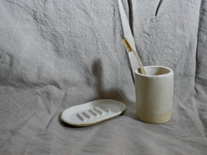 my-hungry-valentine-ceramics-bathroomset-cream-toothbrush