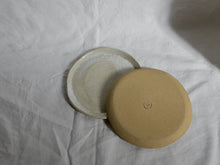 Cargar imagen en el visor de la galería, my-hungry-valentine-ceramics-plate-18-ct-cloudybeige-duo-back
