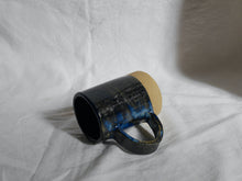 Charger l&#39;image dans la galerie, Coffee or tea mug - Sandy clay - Cloudy Midnight Blue
