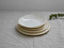 Charger l&#39;image dans la galerie, my-hungry-valentine-ceramics-studio-set-4-pieces-nt-transparent-25-21-18-pasta-plates-stacked-side
