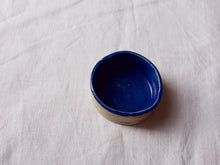 Cargar imagen en el visor de la galería, myhungryvalentine-studio-ceramics-seconds-simple-tealightholder-myosotisblue-top-1

