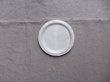 Cargar imagen en el visor de la galería, myhungryvalentine-studio-ceramics-stripes-platewithrim-cloudywhite-small-top
