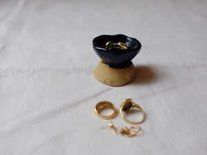 myhungryvalentine-studio-ceramics-unique-jewellerycup-midnightblue-natural-side-rings