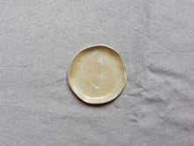 Cargar imagen en el visor de la galería, myhungryvalentine-studio-ceramics-worddontheclay-trinketdish-nimp-front
